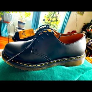 Mens size 11 smooth leather Dr.Martens